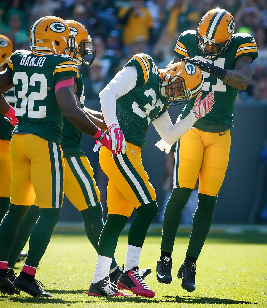 Photos From The Green Bay Packers vs St Louis Rams NFL Football Game • October 11, 2015
