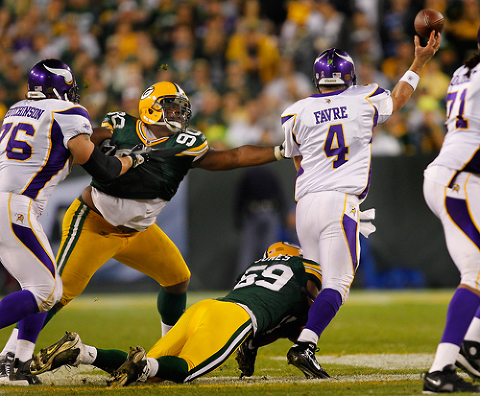 Favre, Vikings feast on Rams