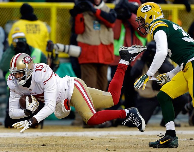 Michael Crabtree Autographed San Francisco 49ers 16x20 Framed Photograph  (vs Packers)