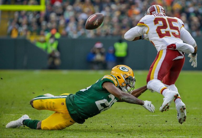 Green Bay Packers vs The Miami Dolphins  Green Bay, Wisconsin commercial  and editorial photographer Mike Roemer